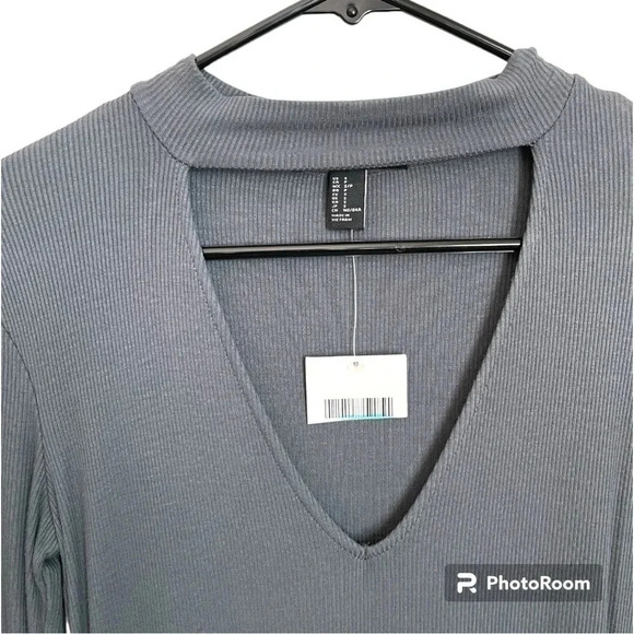 Forever 21 Ribbed V-Neck Cut-Out
Lightweight Sweater Dress Women’s size Small - Picture 5 of 11